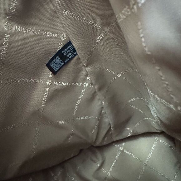 Michael Kors Avril Extra Large Tote NWT - Picture 12 of 13